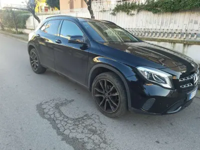 Usata Mercedes GLA200 156 CV (114 kW) 2020 SUV