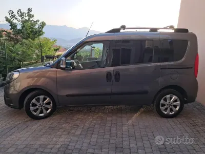 Usata Fiat Doblò 105 CV (77 kW) 2015 Grigio Monovolume