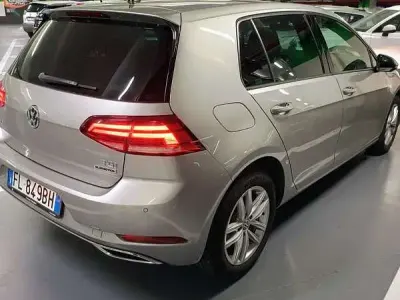 Usata VW Golf VII Highline 110 CV (80 kW) 2017 Berlina