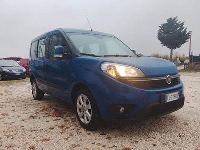 Usata Fiat Doblò Lounge 120 CV (88 kW) 2018 Blu Monovolume