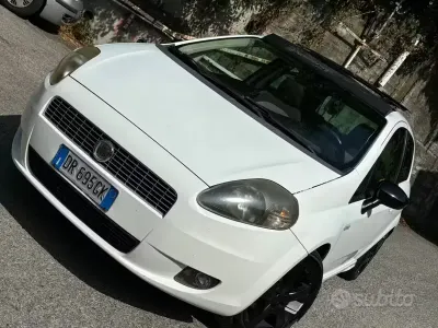 Usata Fiat Grande Punto Dynamic 65 CV (47 kW) 2008 Bianco Utilitaria