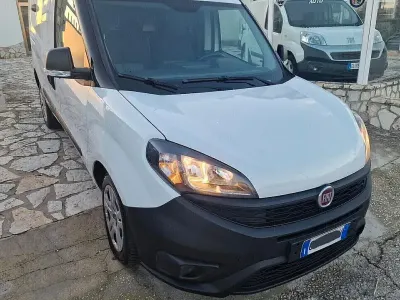 Usata Fiat Doblò Lounge 105 CV (77 kW) 2022 Bianco Monovolume