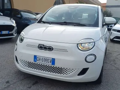 Usata Fiat 500e Passion 42 kW (58 CV) 2022 Bianco Utilitaria