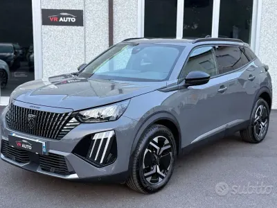 Usata Peugeot 2008 Allure 101 CV (74 kW) 2024 Grigio SUV