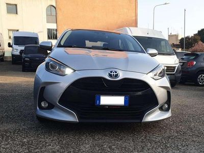 Usata Toyota Yaris Hybrid Active 92 CV (67 kW) 2020 Argento Berlina