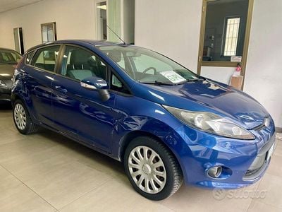 Usata Ford Fiesta 96 CV (70 kW) 2010 Blu Berlina