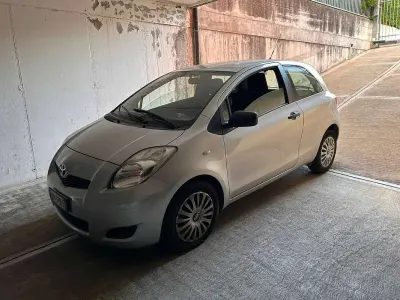 Usata Toyota Yaris Sol 69 CV (50 kW) 2009 Grigio Utilitaria