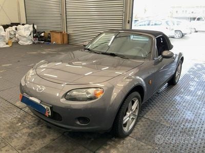 Usata Mazda MX5 126 CV (92 kW) 2006 Grigio scuro Cabrio