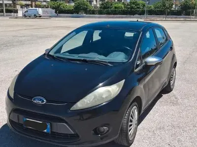 Usata Ford Fiesta 68 CV (50 kW) 2011 Nero Berlina
