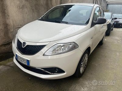 Usata Lancia Ypsilon Silver 69 CV (50 kW) 2017 Bianco Utilitaria