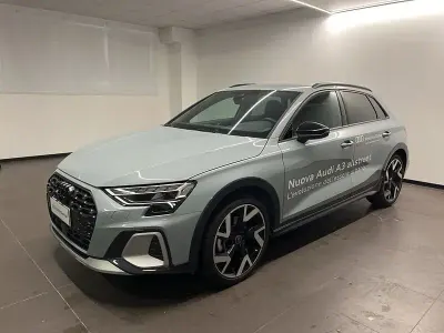 Usata Audi A3 Comfort 150 CV (110 kW) 2024 Grigio freccia perla Berlina