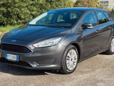 Usado Ford Focus Titanium 120 HP (88 kW) 2017 Cinzento Carrinha