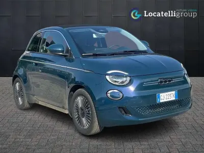 Usata Fiat 500e Icon 86 kW (118 CV) 2022 Ocean green Cabrio
