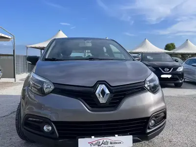 Usata Renault Captur 90 CV (66 kW) 2016 Grigio SUV