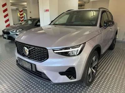 Nuova Volvo XC40 Plus 163 CV (119 kW) 2026 Aurora silver SUV