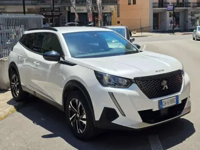 Usata Peugeot 2008 Allure 110 CV (80 kW) 2022 Bianco SUV