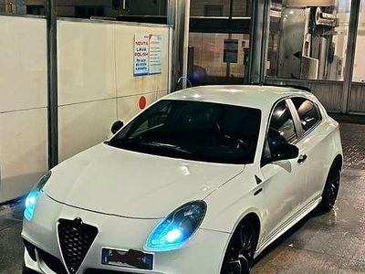 Usata Alfa Romeo Giulietta Distinctive 170 CV (125 kW) 2011 Bianco Utilitaria