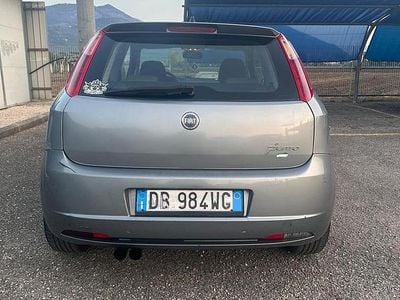 Usata Fiat Grande Punto 75 CV (55 kW) 2006 Grigio Utilitaria