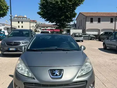 Usata Peugeot 207 CC 156 CV (114 kW) 2010 Grigio Cabrio