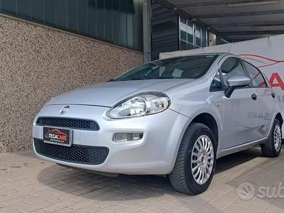 Usata Fiat Punto Lounge 78 CV (57 kW) 2012 Blu Utilitaria