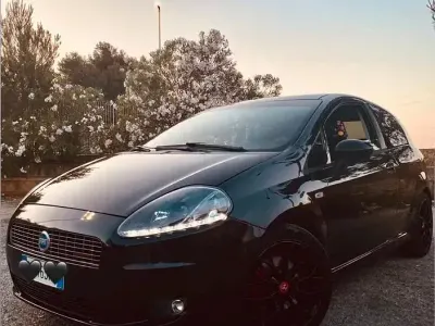 Usata Fiat Grande Punto Sport 131 CV (96 kW) 2006 Nero Utilitaria