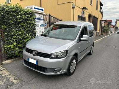 Begagnad VW Caddy 102 HK (75 kW) 2012 Grå Minibuss