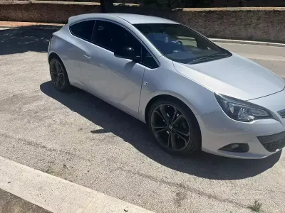 Usata Opel Astra GTC Cosmo 165 CV (121 kW) 2012 Grigio Berlina