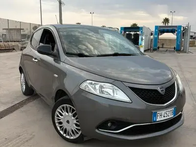 Usata Lancia Ypsilon Gold 95 CV (69 kW) 2018 Grigio Utilitaria