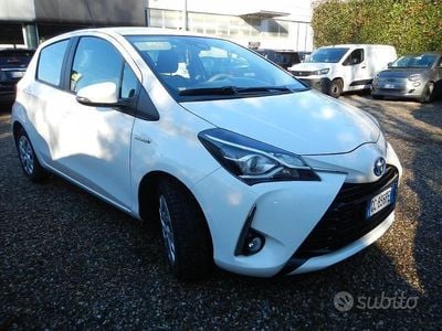 Usata Toyota Yaris Hybrid Business Edition 92 CV (67 kW) 2020 Bianco Berlina