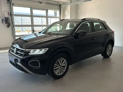 Usata VW T-Roc Life 110 CV (80 kW) 2023 Nero SUV