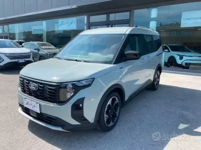 Käytetty Ford Tourneo Courier 125 HP (91 kW) 2024 Vihreä Tila-auto