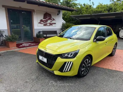 Begagnad Peugeot 208 Style 75 HK (55 kW) 2024 Vit Halvkombi