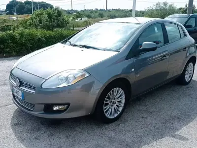 Käytetty Fiat Bravo Emotion 105 HP (77 kW) 2010 Ruskea Viistoperä