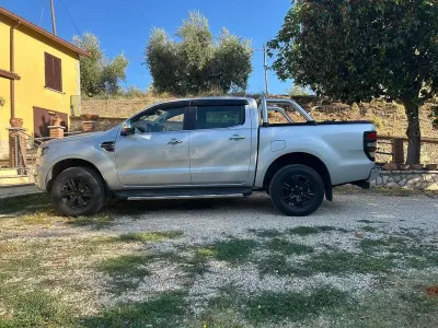 Usata Ford Ranger Limited 170 CV (125 kW) 2020 Grigio Pick-up