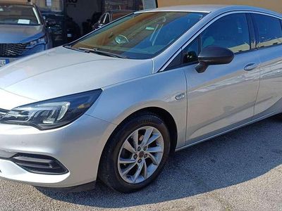 Usata Opel Astra Ultimate 122 CV (89 kW) 2021 Argento Berlina