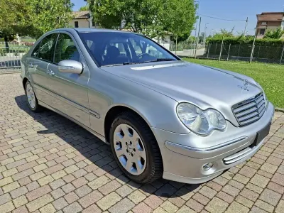 Usata Mercedes C220 Elegance 150 CV (110 kW) 2004 Grigio Berlina
