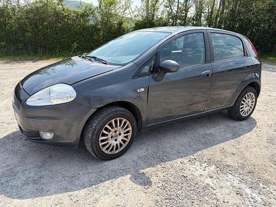 Begagnad Fiat Grande Punto Dynamic 77 HK (56 kW) 2009 Halvkombi
