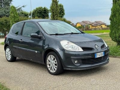 Usata Renault Clio II LE 75 CV (55 kW) 2010 Grigio Berlina