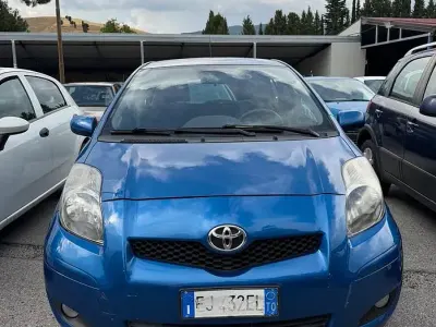 Usata Toyota Yaris Sol 90 CV (66 kW) 2011 Bluazzurro Utilitaria