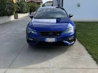 Käytetty Seat Leon Black Edition 131 HP (96 kW) 2020 Sininen Sedan