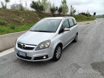Usata Opel Zafira 94 CV (69 kW) 2006 Grigio Monovolume