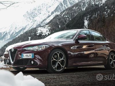 Käytetty Alfa Romeo Giulia 180 HP (132 kW) 2016 Punainen Sedan