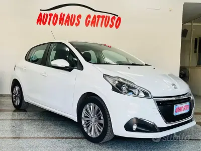 Usata Peugeot 208 Allure 75 CV (55 kW) 2015 Bianco Utilitaria