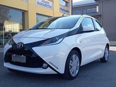 Usata Toyota Aygo X-play 69 CV (50 kW) 2015 Bianco pastello Utilitaria