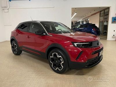 Usata Opel Mokka Ultimate 136 CV (100 kW) 2024 Rosso bordeaux tetto nero SUV