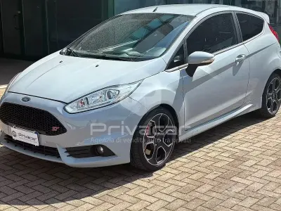 Usata Ford Fiesta ST200 200 CV (147 kW) 2017 Grigio Utilitaria