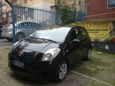 Usata Toyota Yaris Sol 69 CV (50 kW) 2008 Grigio Berlina