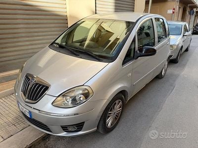 Usata Lancia Musa Gold 95 CV (69 kW) 2011 Grigio Monovolume