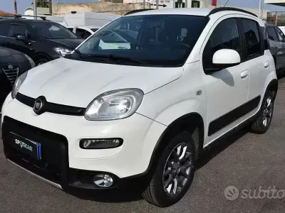 Usata Fiat Panda 4x4 S 95 CV (69 kW) 2017 Bianco Utilitaria