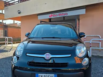 Begagnad Fiat 500L Lounge 95 HK (69 kW) 2012 Svart Minibuss